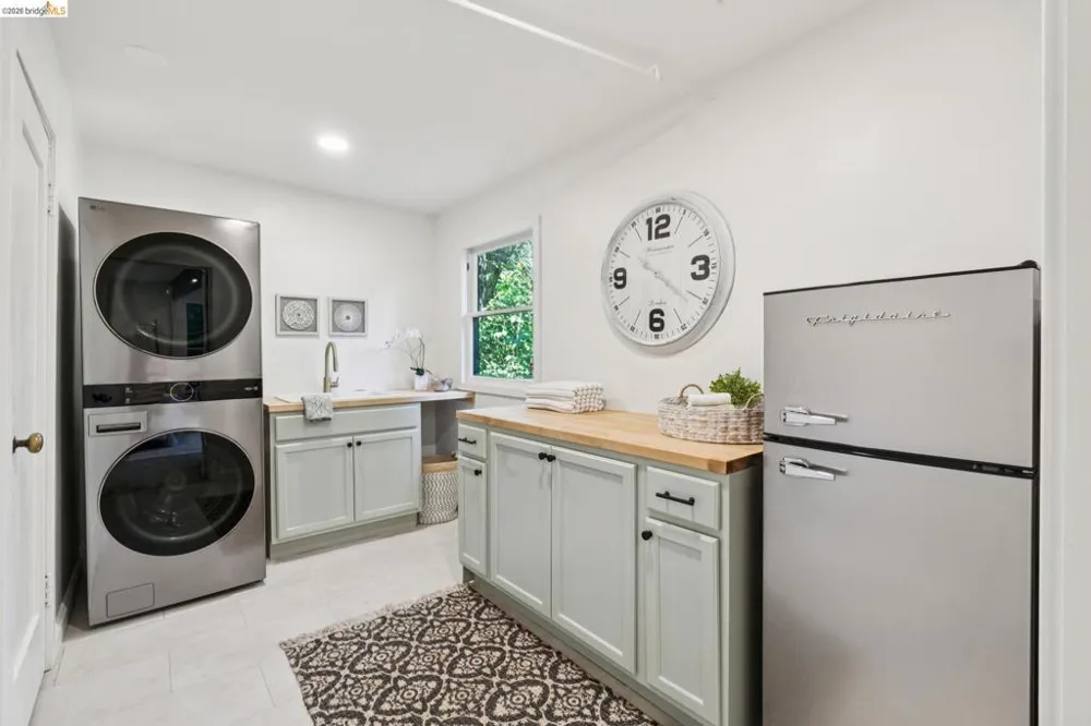 451 Taurus Ave Oakland, CA 94611