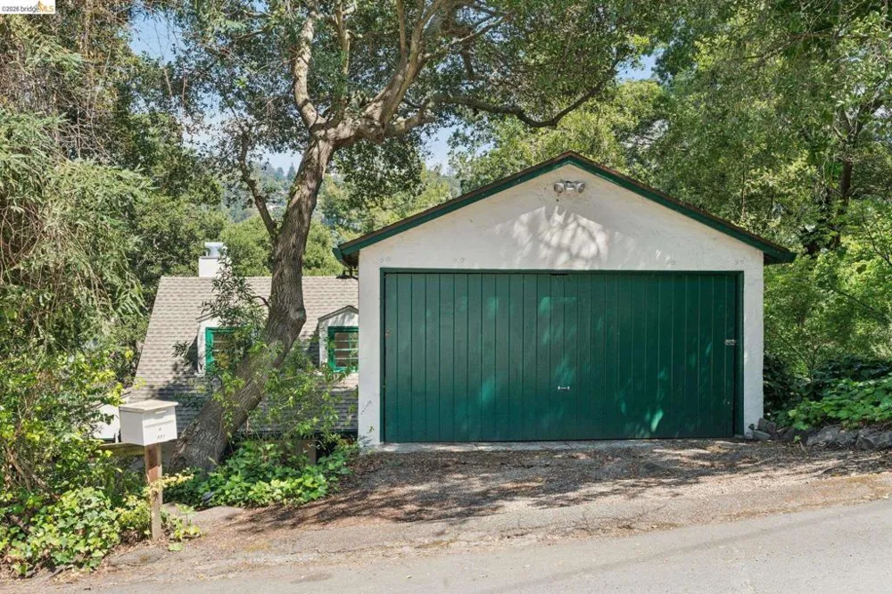 451 Taurus Ave Oakland, CA 94611