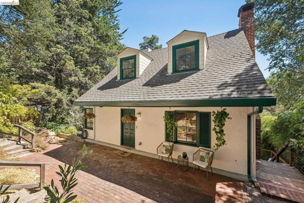 451 Taurus Ave Oakland, CA 94611