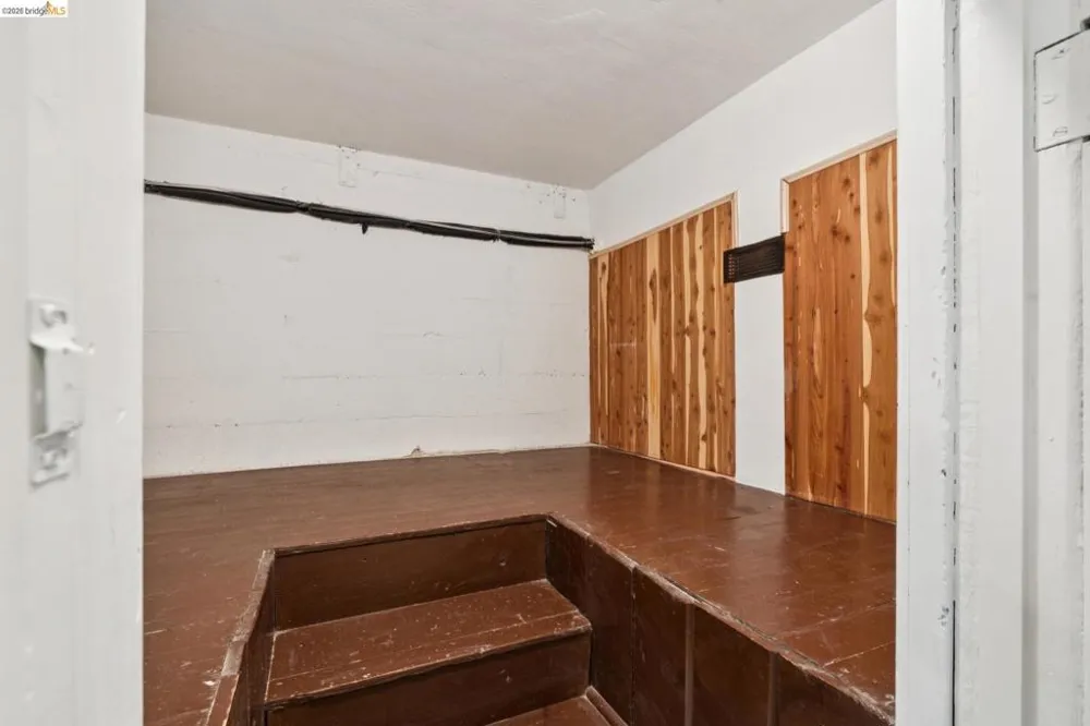 451 Taurus Ave Oakland, CA 94611