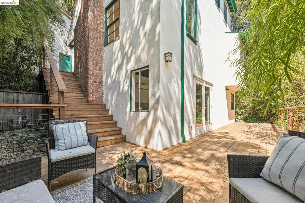 451 Taurus Ave Oakland, CA 94611