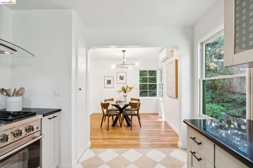 451 Taurus Ave Oakland, CA 94611