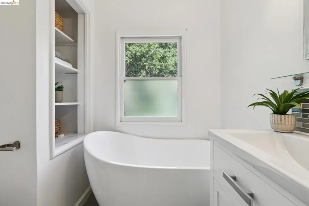 451 Taurus Ave Oakland, CA 94611