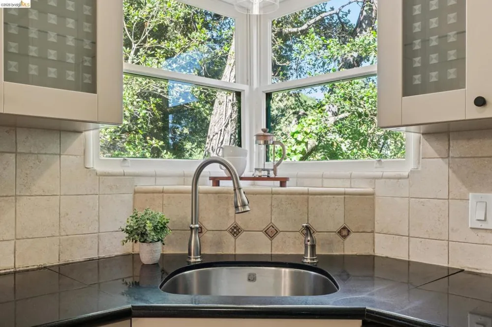 451 Taurus Ave Oakland, CA 94611