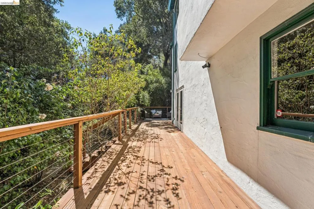 451 Taurus Ave Oakland, CA 94611