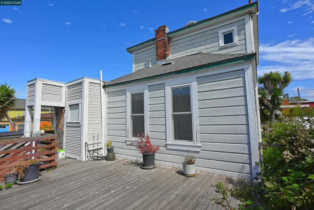 979 Grace Ave Oakland, CA 94608