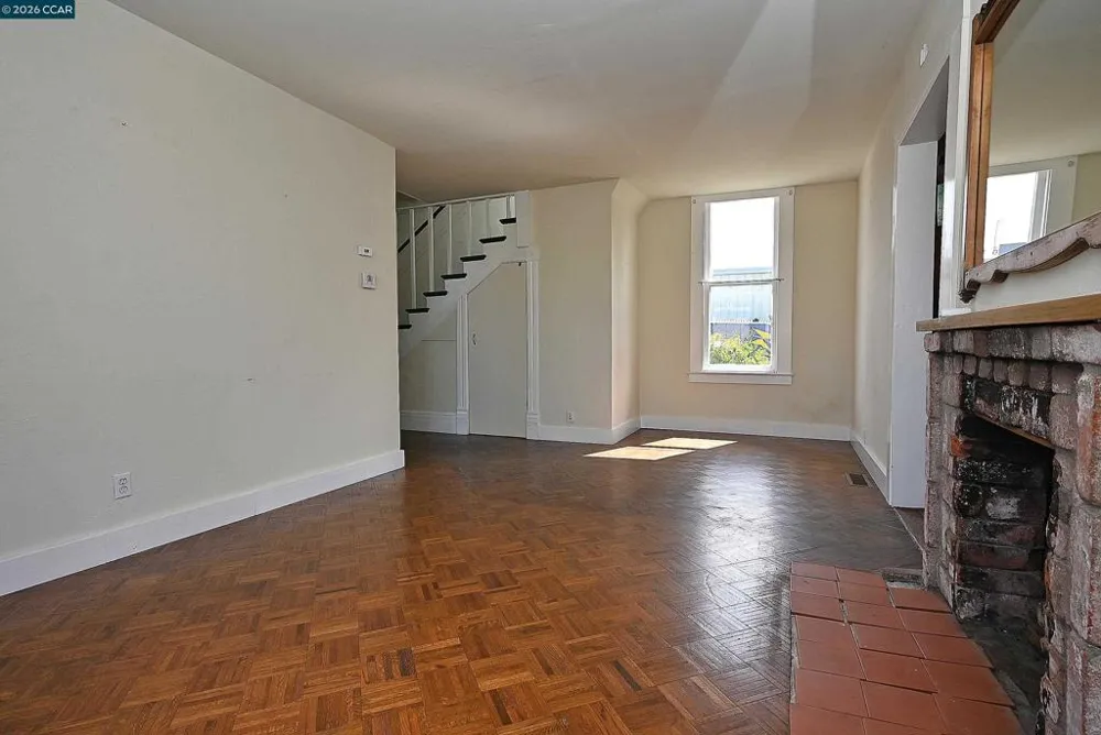 979 Grace Ave Oakland, CA 94608