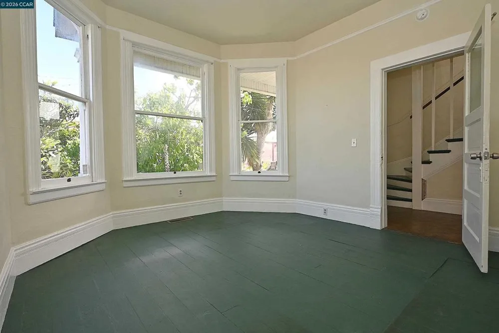 979 Grace Ave Oakland, CA 94608