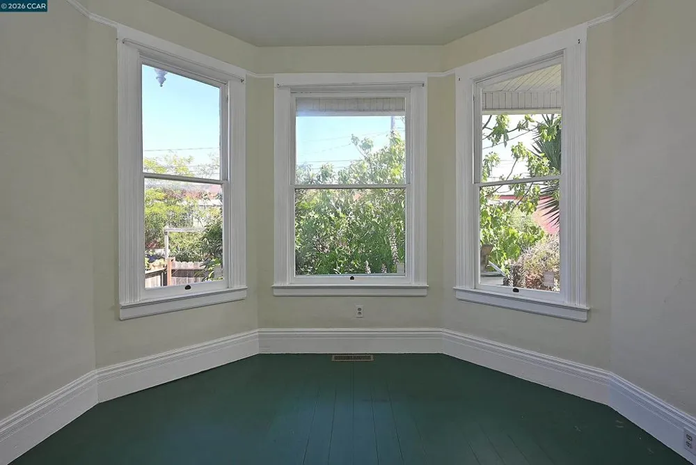 979 Grace Ave Oakland, CA 94608