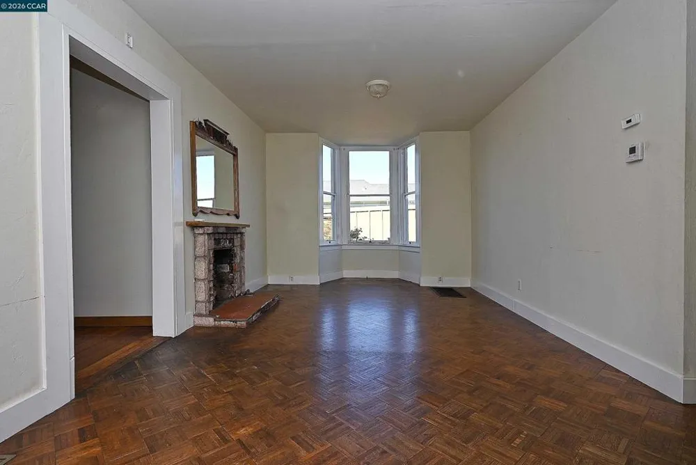 979 Grace Ave Oakland, CA 94608