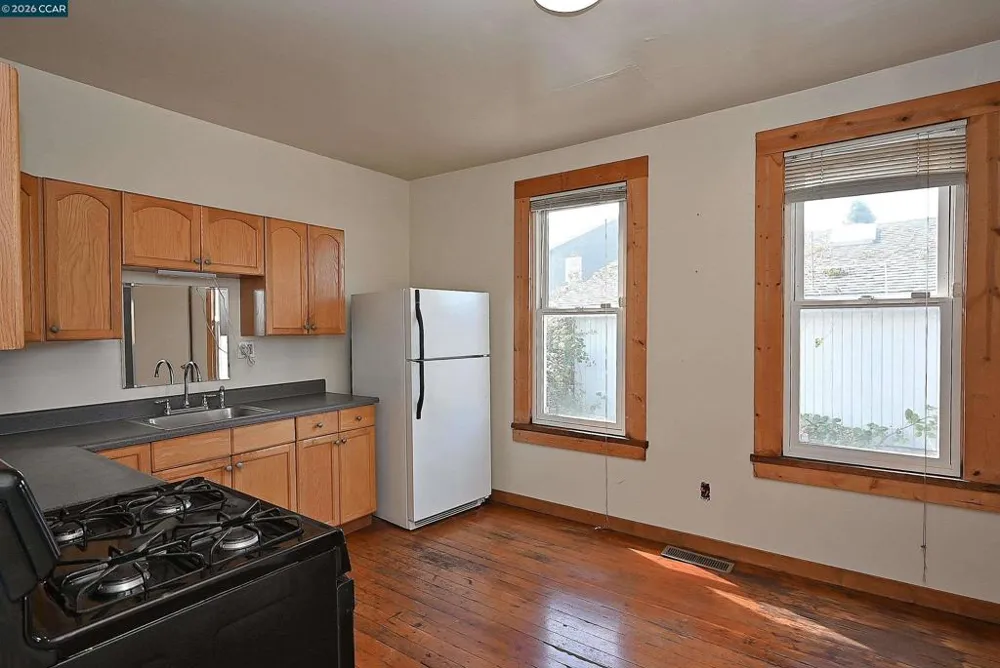 979 Grace Ave Oakland, CA 94608