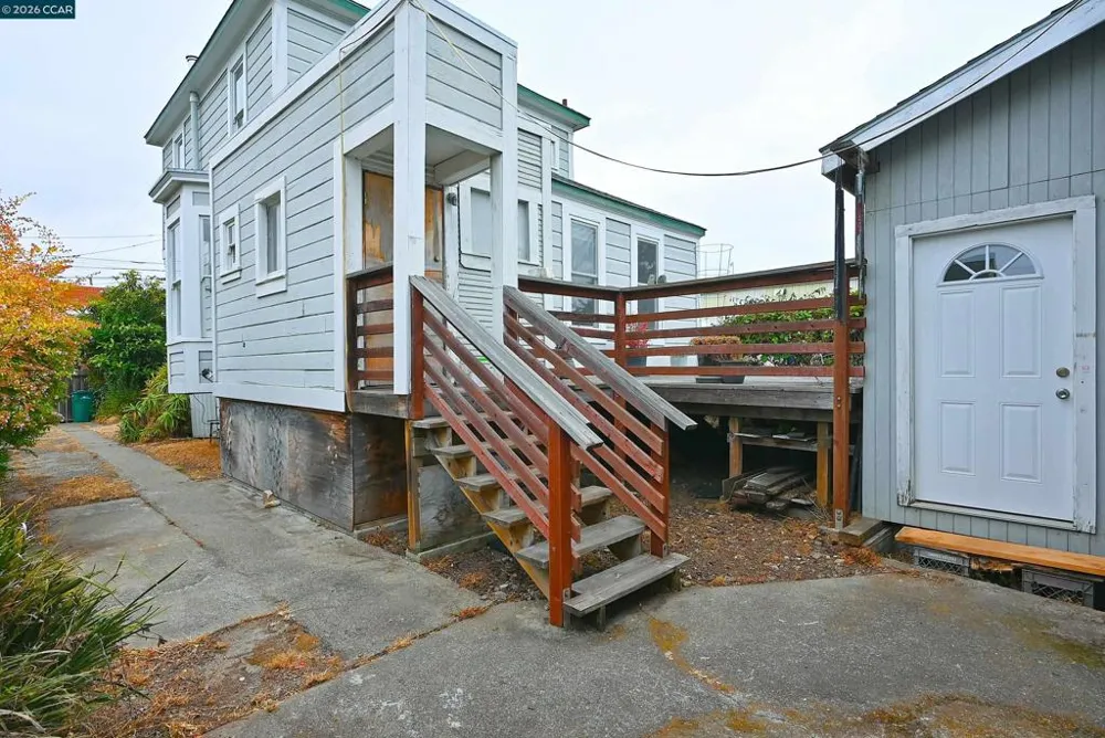 979 Grace Ave Oakland, CA 94608