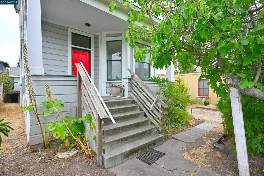979 Grace Ave Oakland, CA 94608