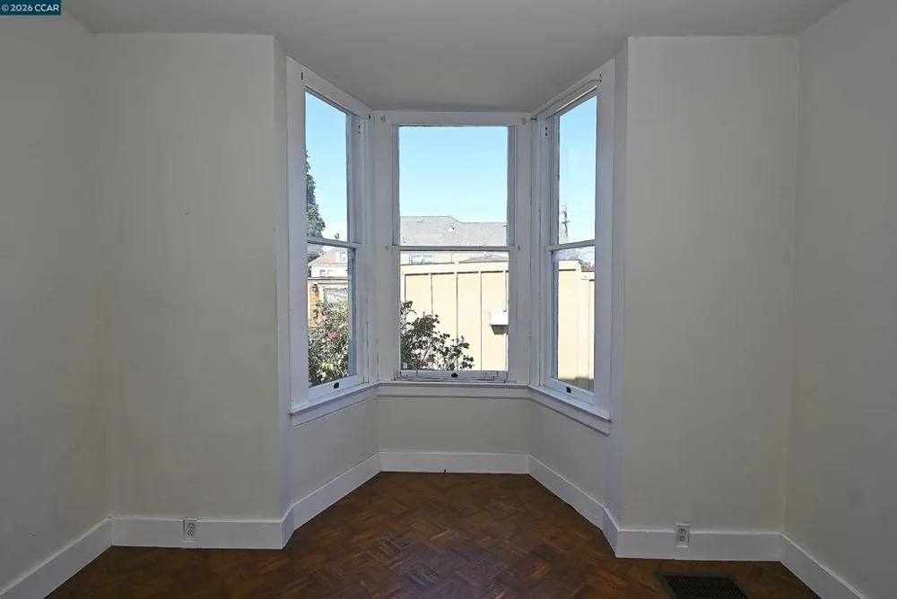 979 Grace Ave Oakland, CA 94608