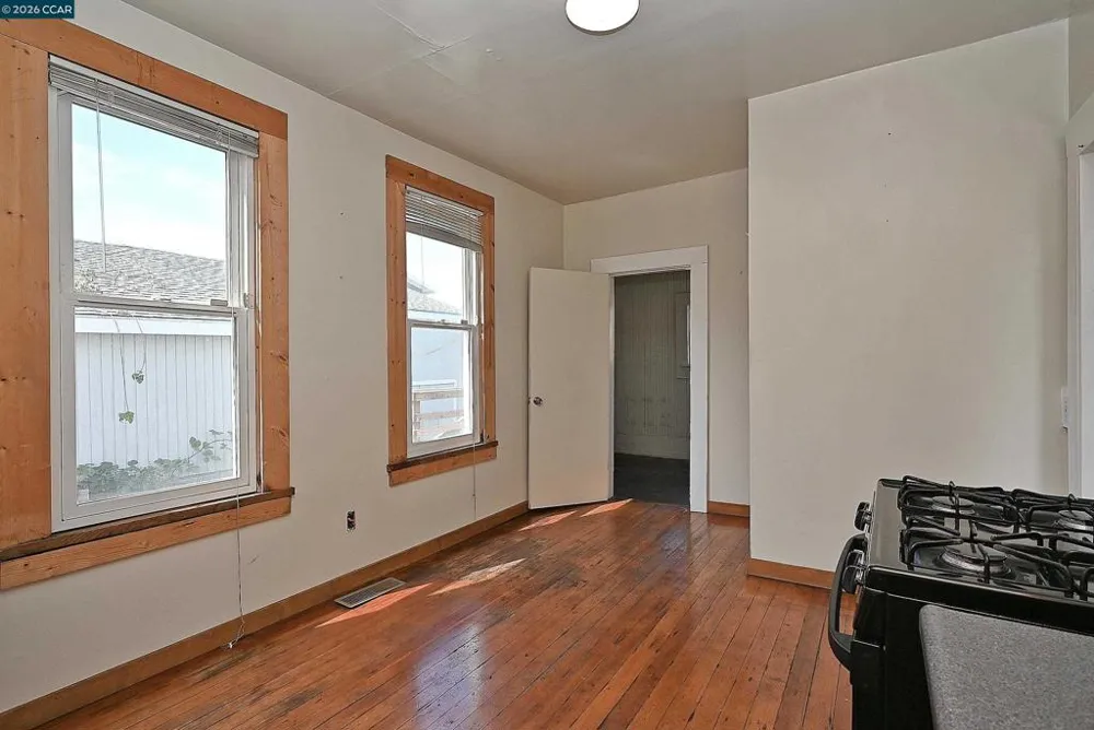 979 Grace Ave Oakland, CA 94608