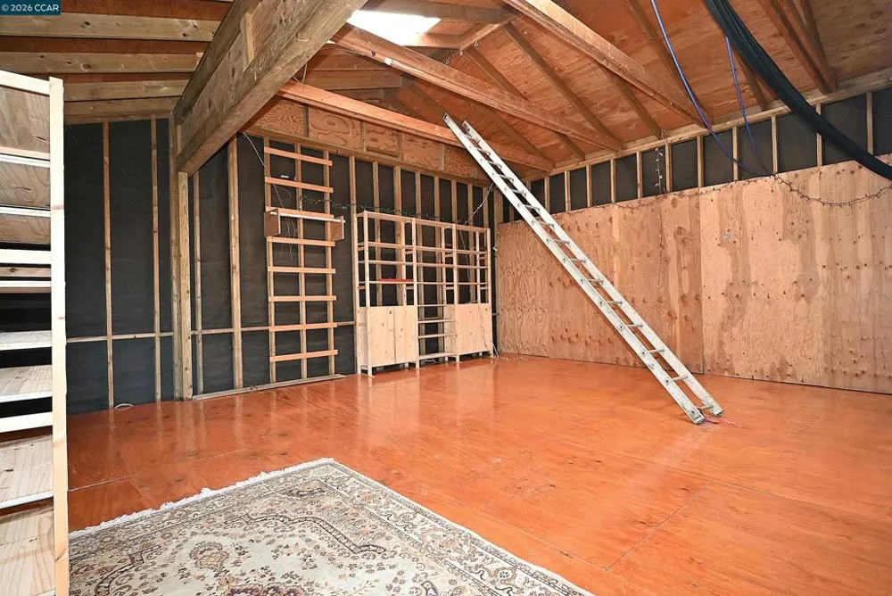 979 Grace Ave Oakland, CA 94608