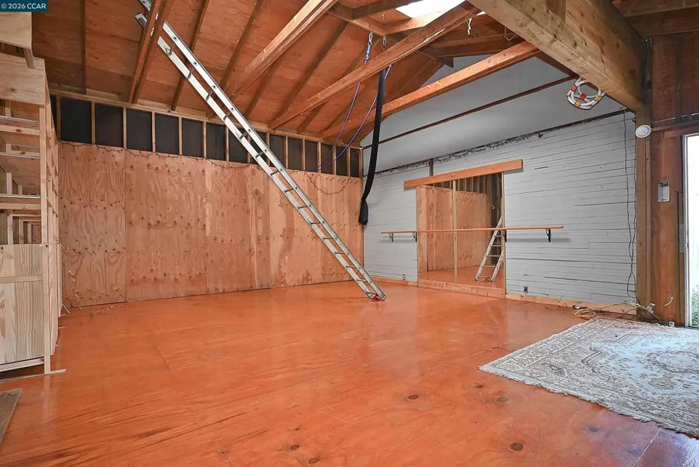 979 Grace Ave Oakland, CA 94608