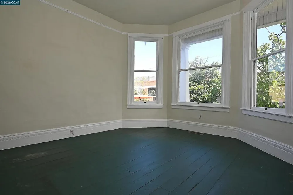 979 Grace Ave Oakland, CA 94608