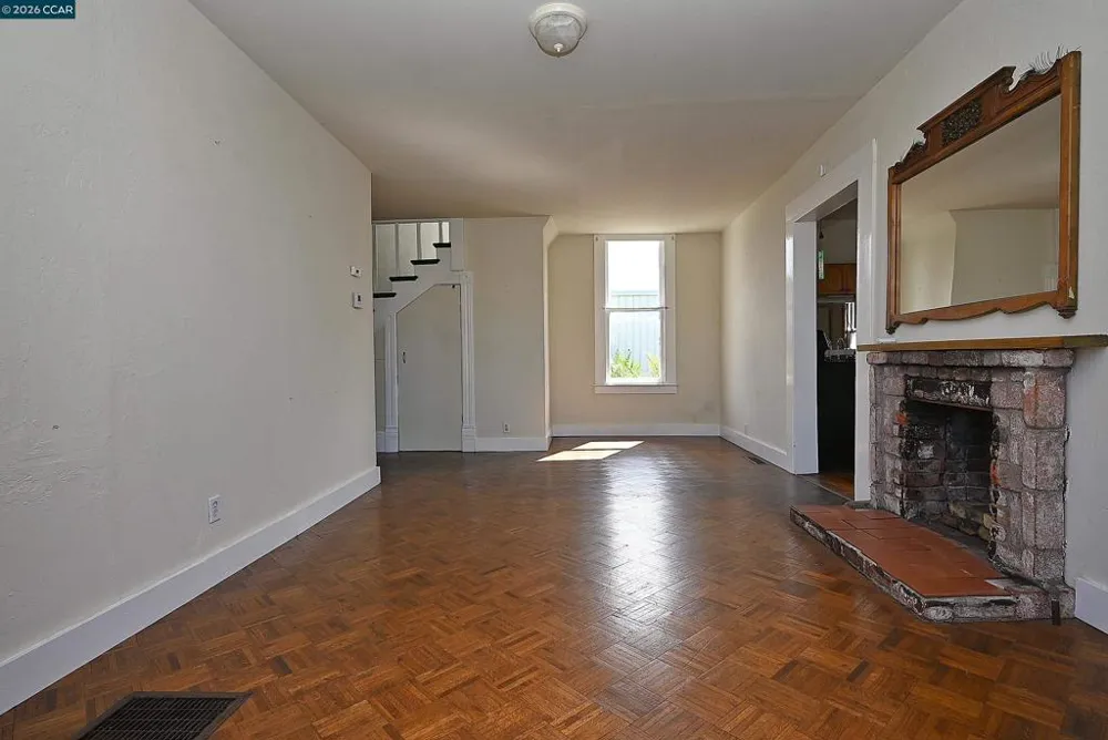 979 Grace Ave Oakland, CA 94608