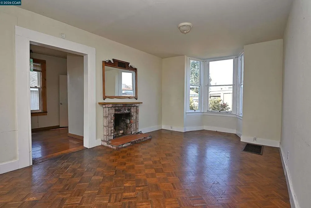 979 Grace Ave Oakland, CA 94608