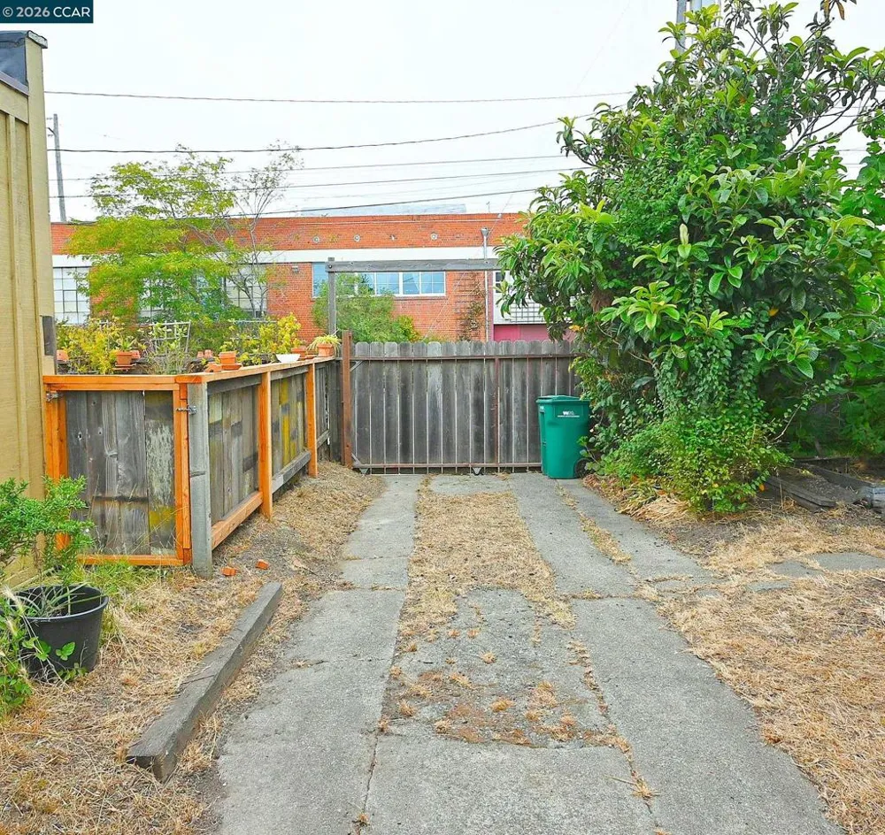 979 Grace Ave Oakland, CA 94608