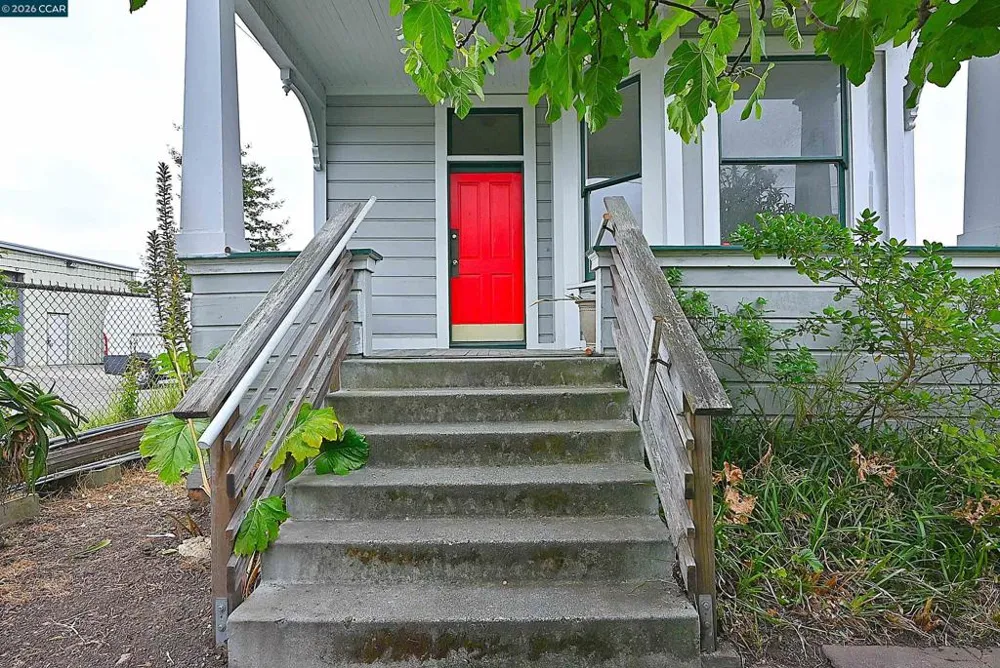 979 Grace Ave Oakland, CA 94608