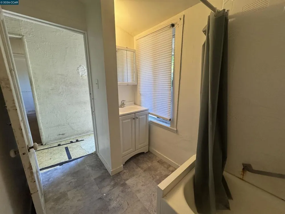 3513 Adeline St Oakland, CA 94608