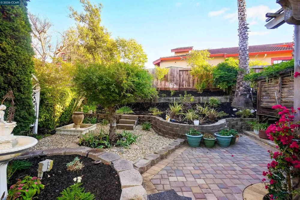 100 Opal Ct Hercules, CA 94547