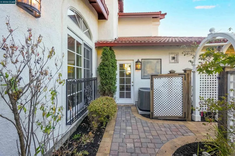 100 Opal Ct Hercules, CA 94547