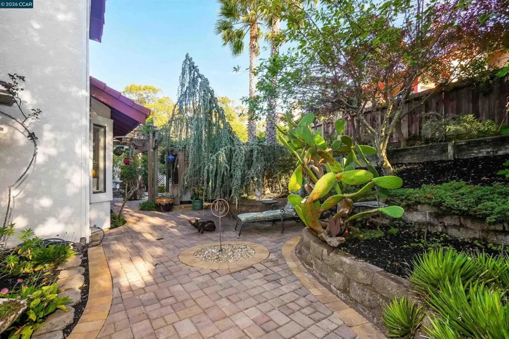 100 Opal Ct Hercules, CA 94547