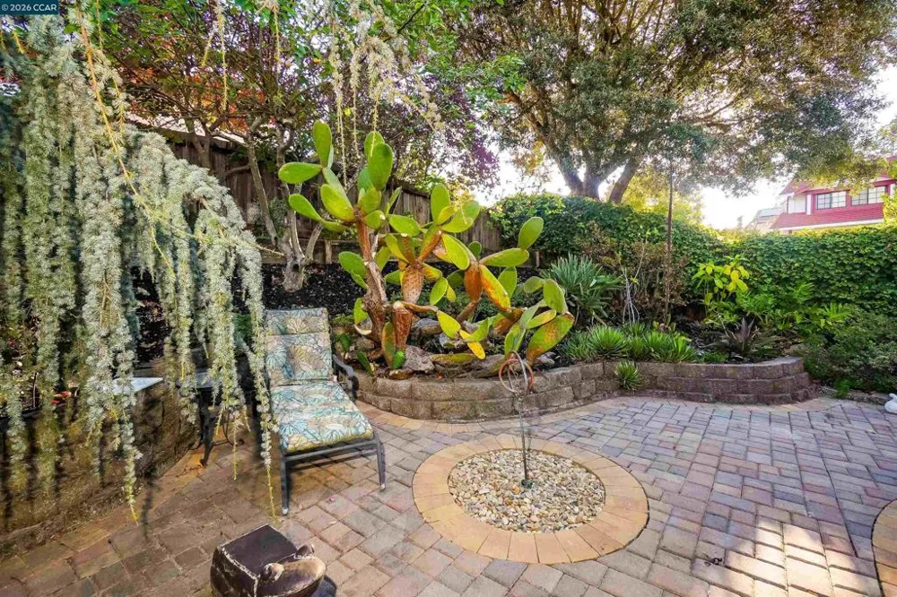 100 Opal Ct Hercules, CA 94547