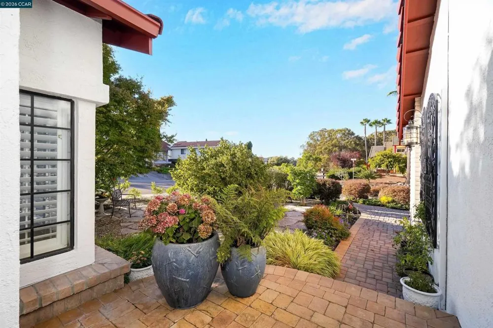 100 Opal Ct Hercules, CA 94547