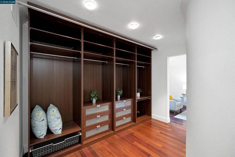 100 Opal Ct Hercules, CA 94547