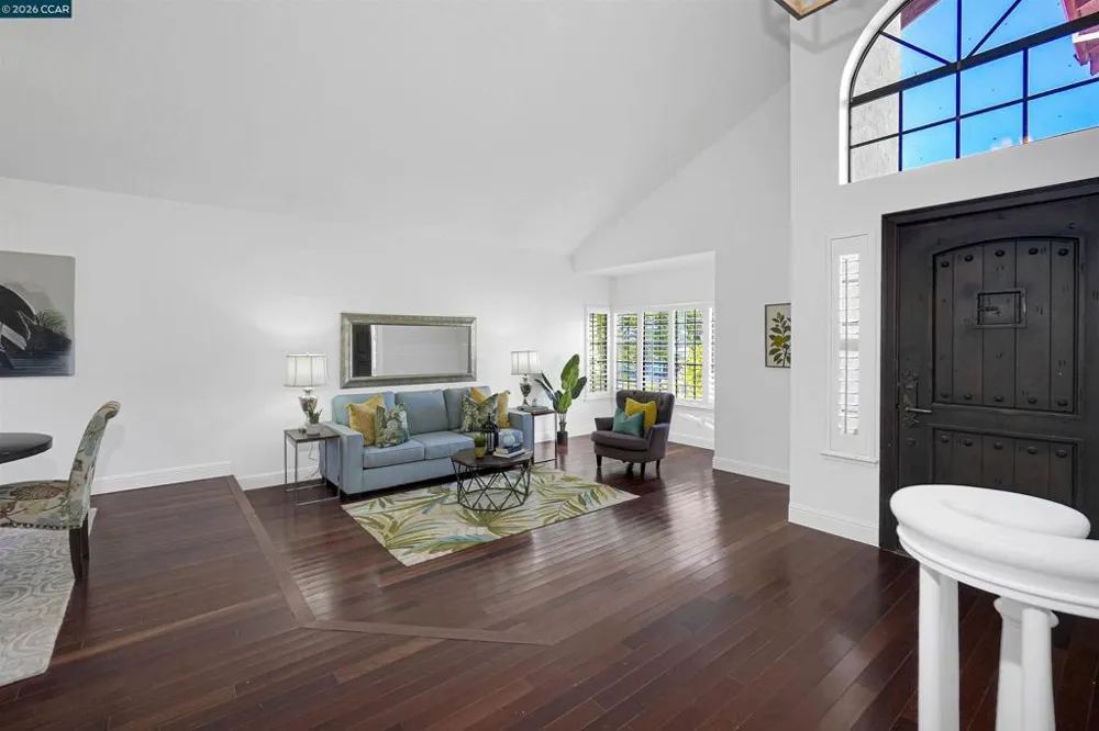 100 Opal Ct Hercules, CA 94547