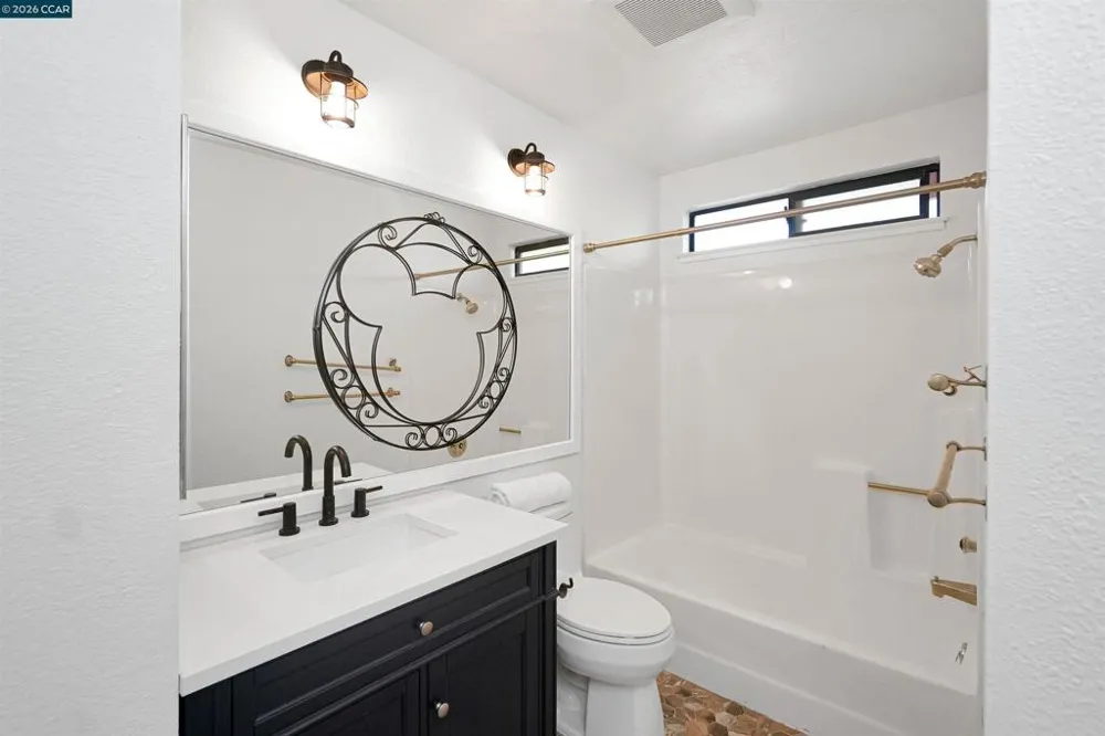 100 Opal Ct Hercules, CA 94547