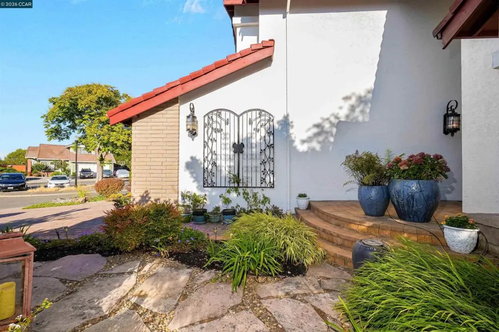 100 Opal Ct Hercules, CA 94547