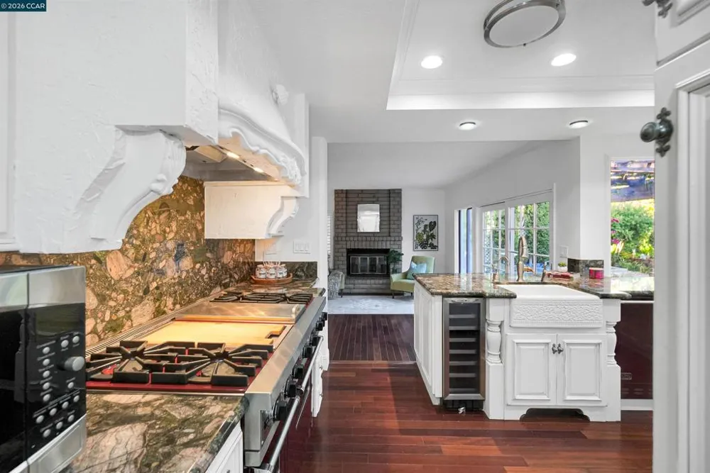 100 Opal Ct Hercules, CA 94547