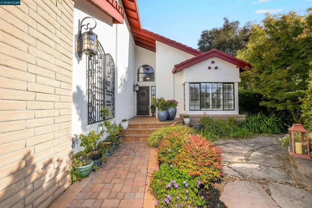 100 Opal Ct Hercules, CA 94547