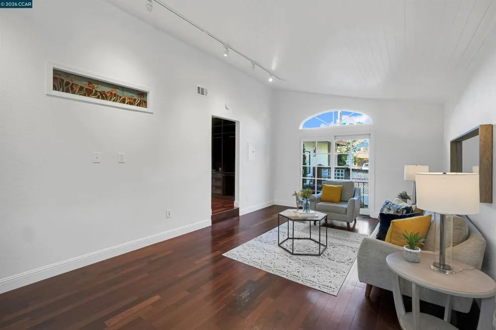 100 Opal Ct Hercules, CA 94547