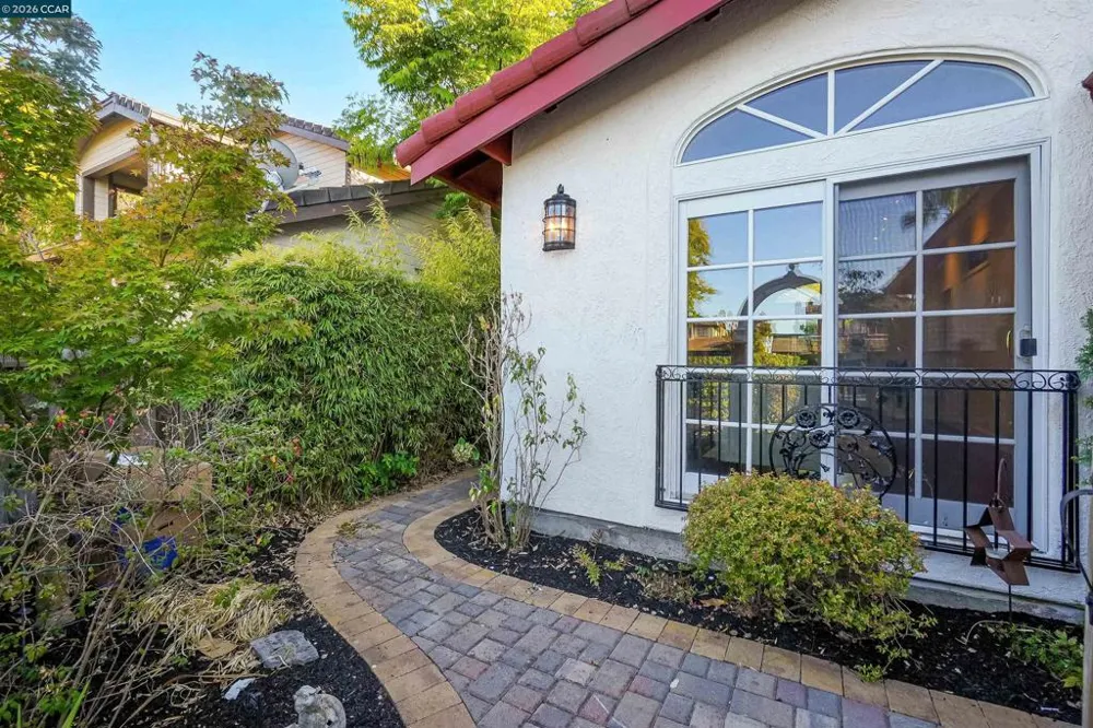 100 Opal Ct Hercules, CA 94547