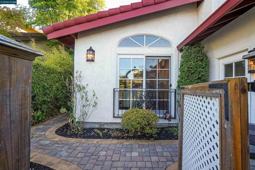 100 Opal Ct Hercules, CA 94547