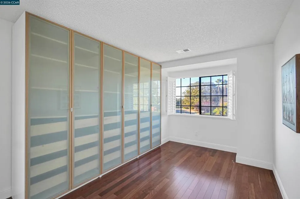 100 Opal Ct Hercules, CA 94547