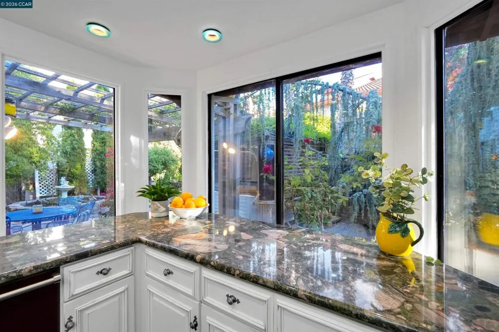 100 Opal Ct Hercules, CA 94547