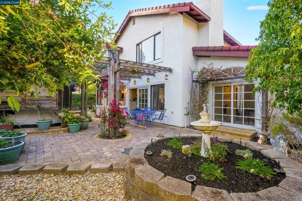100 Opal Ct Hercules, CA 94547