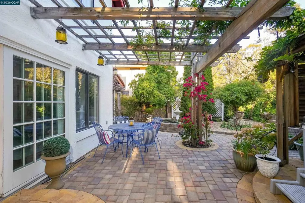 100 Opal Ct Hercules, CA 94547