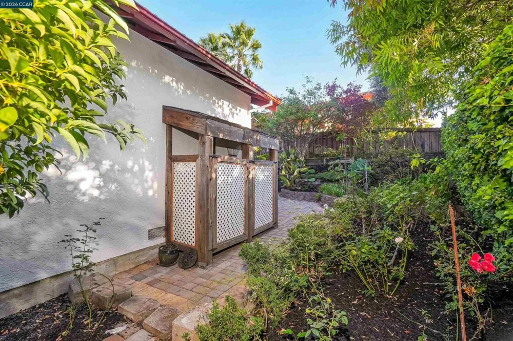 100 Opal Ct Hercules, CA 94547