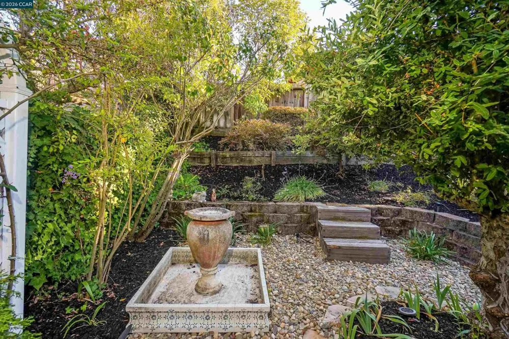 100 Opal Ct Hercules, CA 94547