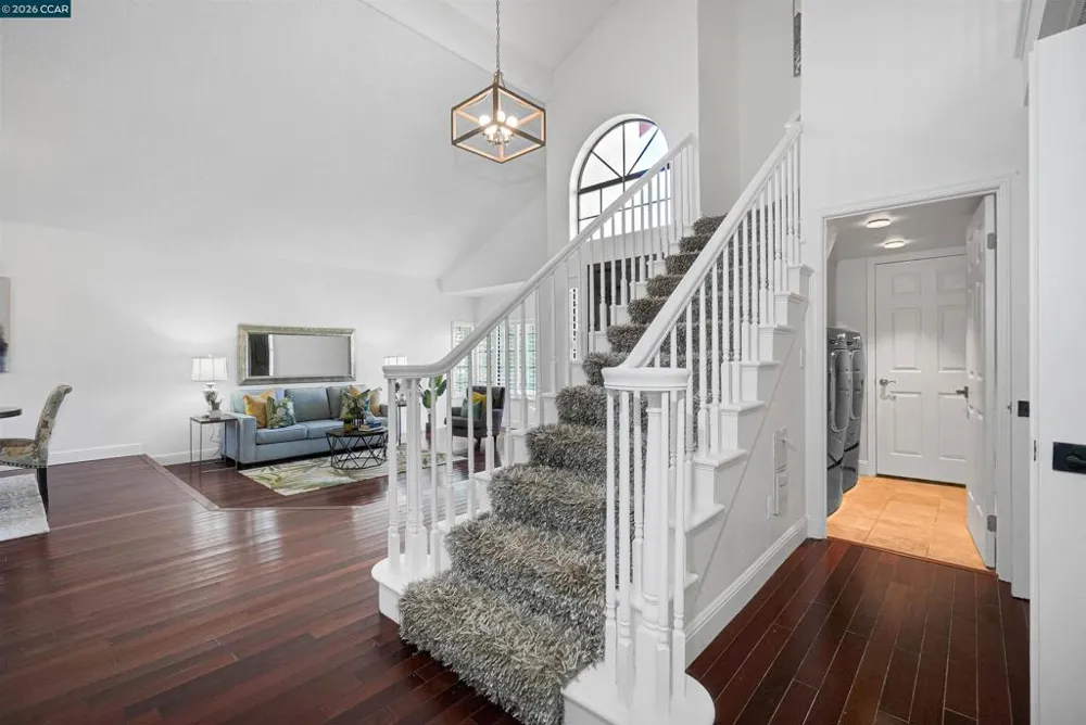 100 Opal Ct Hercules, CA 94547