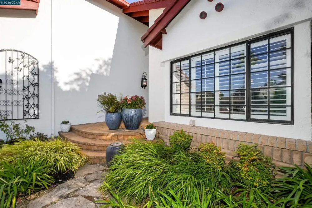100 Opal Ct Hercules, CA 94547