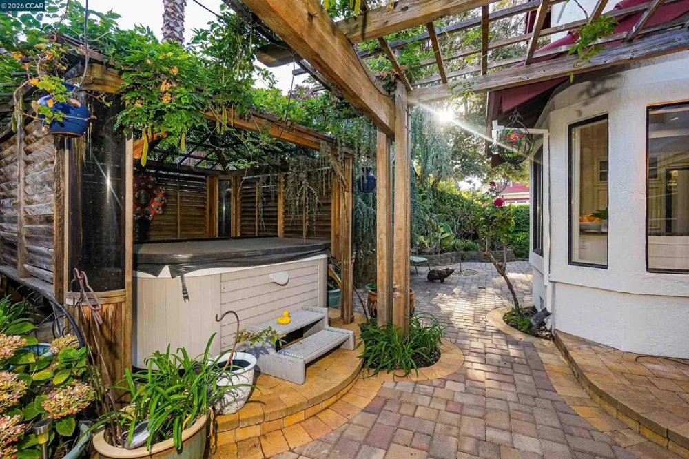 100 Opal Ct Hercules, CA 94547